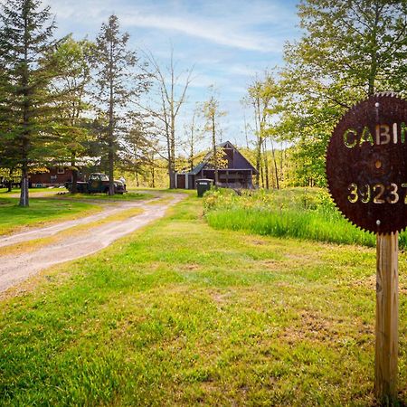 Cozy Cabin With Hottub At Cloverdale Cabins ヒンクリー エクステリア 写真