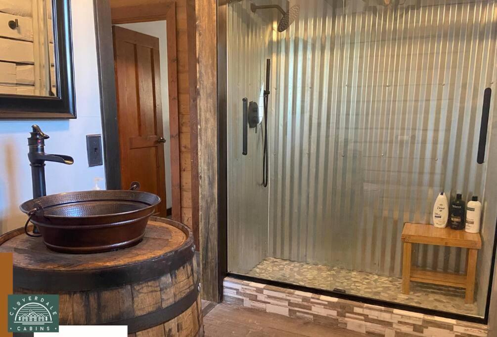 Cozy Cabin With Hottub At Cloverdale Cabins ヒンクリー エクステリア 写真
