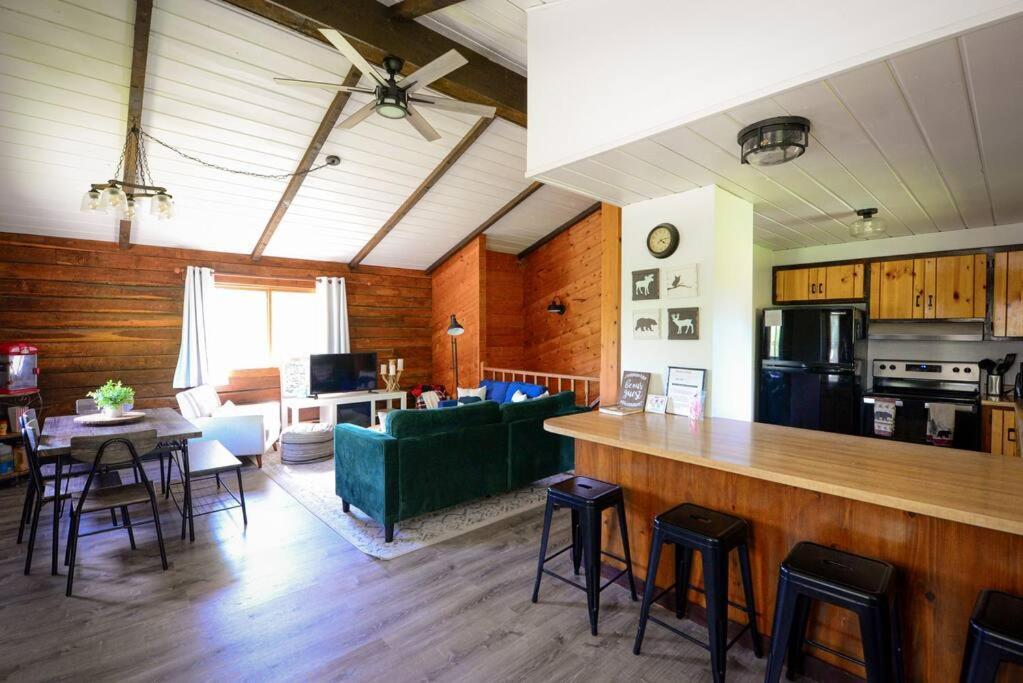 Cozy Cabin With Hottub At Cloverdale Cabins ヒンクリー エクステリア 写真