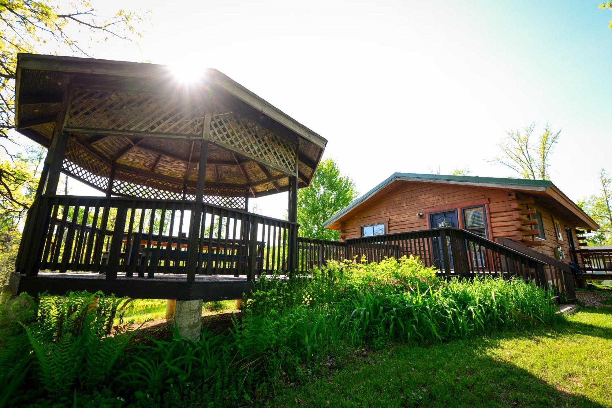 Cozy Cabin With Hottub At Cloverdale Cabins ヒンクリー エクステリア 写真